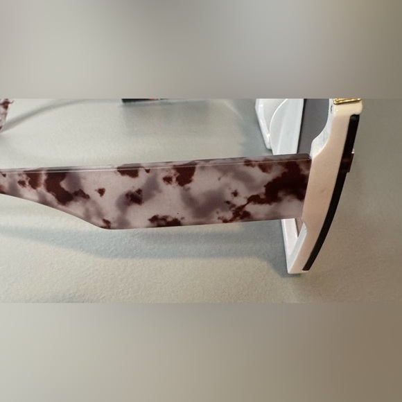 True Religion Gradient white frame oversized Sunglasses gold top accent oversize - Picture 3 of 6